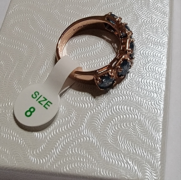 Beautiful blue crystal and white topaz ring - Picture 2 of 3